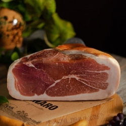 18 Months Ham Shank - I Molinaro