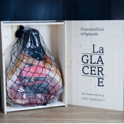 San Daniele PDO boneless ham in wooden box - La Glacere