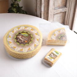Formaggio Montasio Dop stagionato casello PN208 - Del Ben